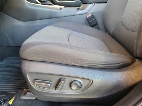 Used 2020 Toyota RAV4 XLE image 21