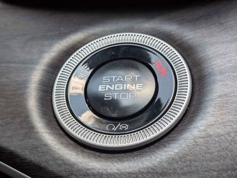 Used 2024 Jeep Grand Cherokee L Limited w/ Luxury Tech Group II RWD image 30