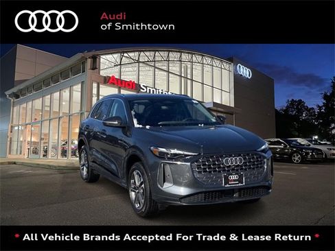 Used 2025 Audi Q5 Premium w/ Convenience Package image 1