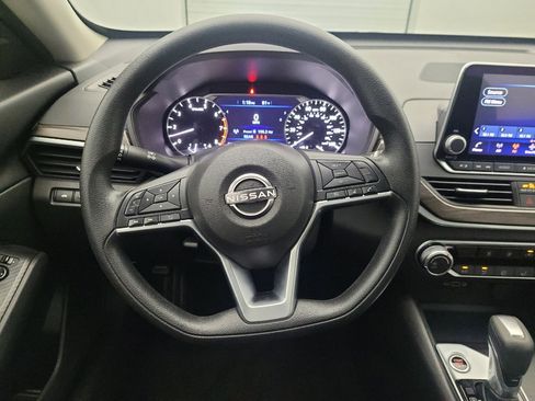 Used 2025 Nissan Altima 2.5 SV FWD image 22