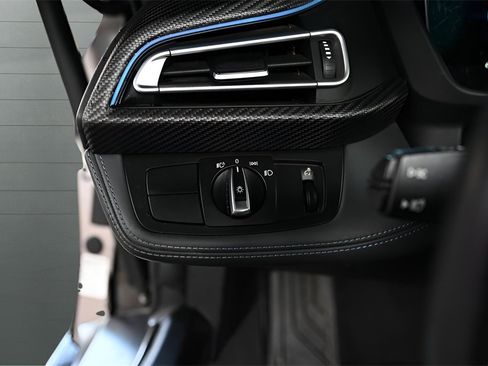 Used 2019 BMW i8 Roadster image 18