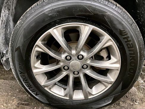 Used 2021 Jeep Cherokee Latitude Lux w/ Sun & Sound Group image 9