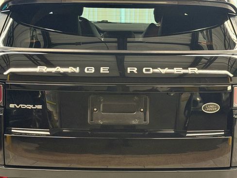 Used 2018 Land Rover Range Rover Evoque SE Premium image 11