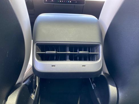 Used 2023 Tesla Model Y Long Range AWD/4WD image 24