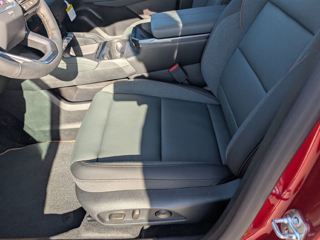 New 2027 GMC Terrain AT4 w/ Convenience Package III AWD/4WD image 17