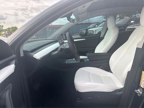 Used 2022 Tesla Model Y Long Range AWD/4WD image 9