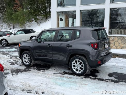Used 2019 Jeep Renegade Sport image 2
