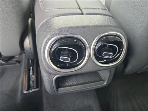 Used 2026 Mercedes-Benz GLC 300 image 16