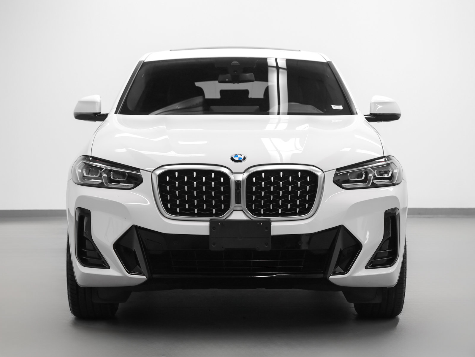 Used 2023 BMW X4 xDrive30i w/ M Sport Package AWD/4WD image 8