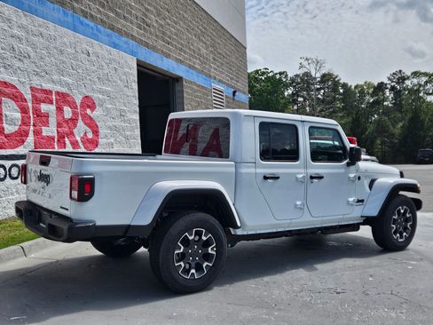 New 2026 Jeep Gladiator Sport image 7