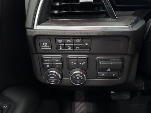 Certified 2025 Chevrolet Tahoe Z71 w/ Z71 Off-Road Package AWD/4WD image 30