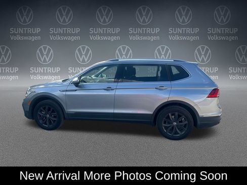 Used 2024 Volkswagen Tiguan SE FWD image 3