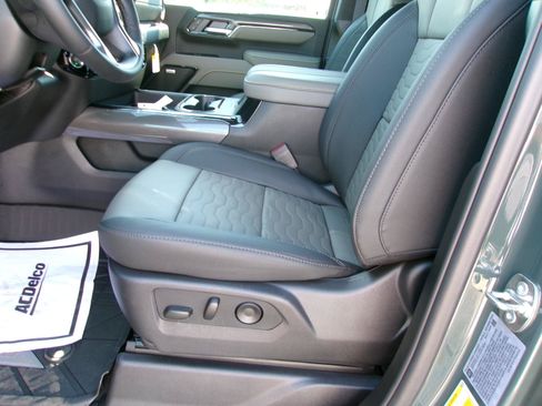 New 2026 Chevrolet Silverado 2500 ZR2 AWD/4WD image 14