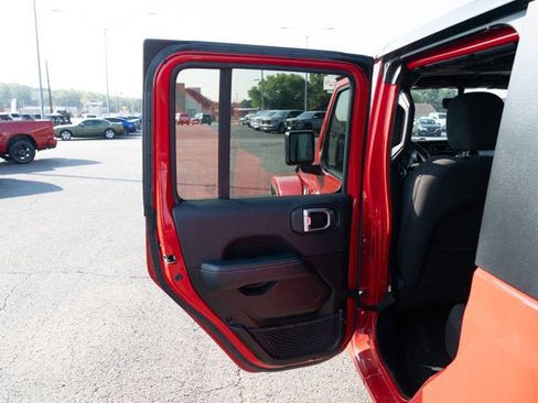 Certified 2023 Jeep Gladiator Overland image 11