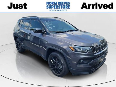 Used 2024 Jeep Compass Latitude w/ Convenience Group AWD/4WD image 1