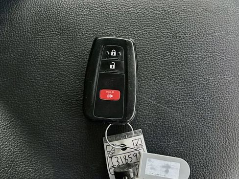 Used 2024 Toyota RAV4 XLE FWD image 33