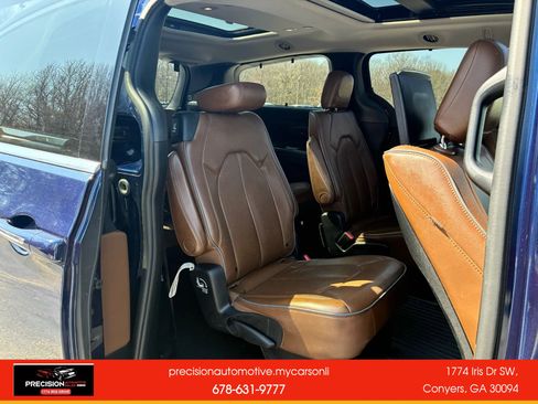 Used 2017 Chrysler Pacifica Limited image 28