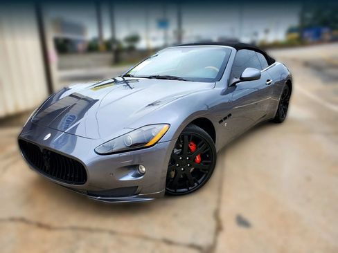Used 2011 Maserati GranTurismo Convertible RWD image 2