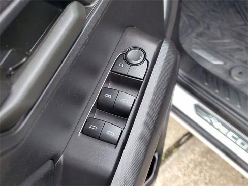 Used 2023 Chevrolet Colorado Trail Boss w/ Technology Package image 17