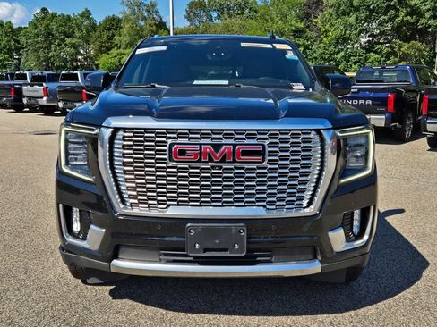 Used 2023 GMC Yukon Denali w/ Advanced Technology Package AWD/4WD image 9