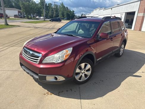 Used 2011 Subaru Outback 2.5i Premium AWD/4WD image 1