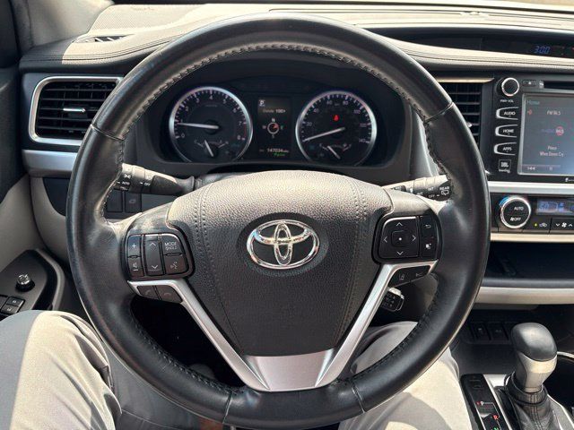 Used 2019 Toyota Highlander Limited FWD image 9