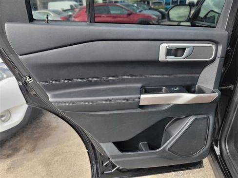 Used 2023 Ford Explorer XLT image 14