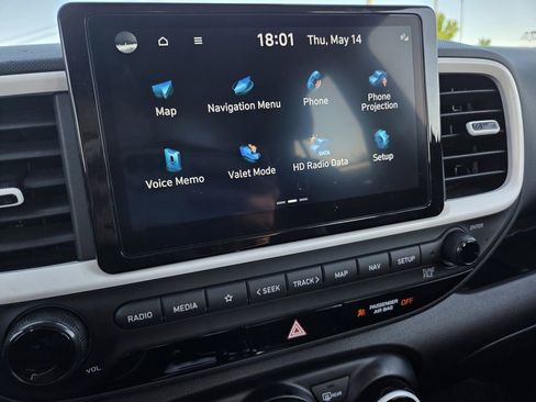Certified 2024 Hyundai Venue Limited FWD image 10