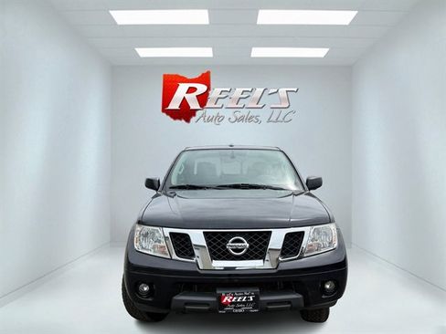 Used 2014 Nissan Frontier SV w/ SV Value Truck Package AWD/4WD image 2