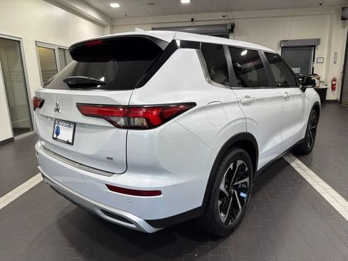Used 2024 Mitsubishi Outlander SE FWD image 5