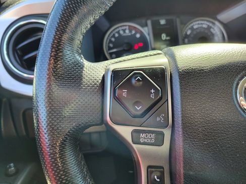 Used 2022 Toyota Tacoma SR5 AWD/4WD image 11