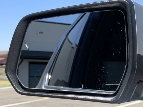 Used 2022 Chevrolet Traverse LS FWD image 13