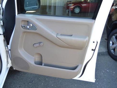 Used 2010 Nissan Frontier SE AWD/4WD image 28