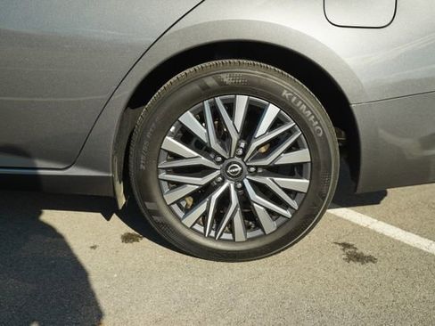 Used 2024 Nissan Altima 2.5 SV image 40