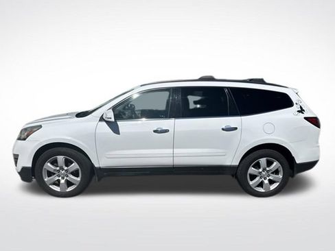 Used 2017 Chevrolet Traverse LT w/ Style and Technology Package FWD image 2