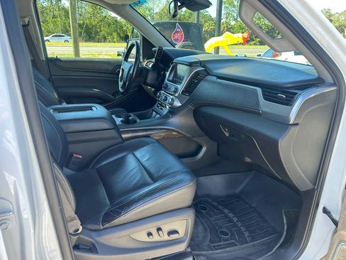 Used 2017 Chevrolet Suburban LT RWD image 13