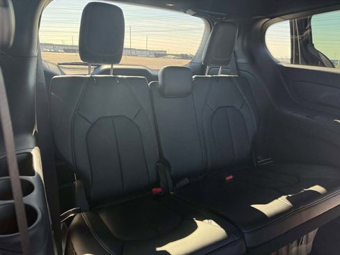 New 2026 Chrysler Pacifica Select image 38