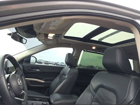 Used 2023 Nissan Pathfinder Platinum AWD/4WD image 10
