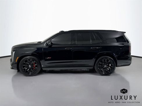 Used 2026 Cadillac Escalade V w/ LPO, ONYX Package image 9