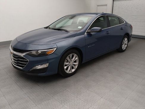 Used 2025 Chevrolet Malibu LT FWD image 2