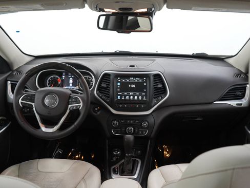 Used 2016 Jeep Cherokee Overland w/ Technology Group AWD/4WD image 13