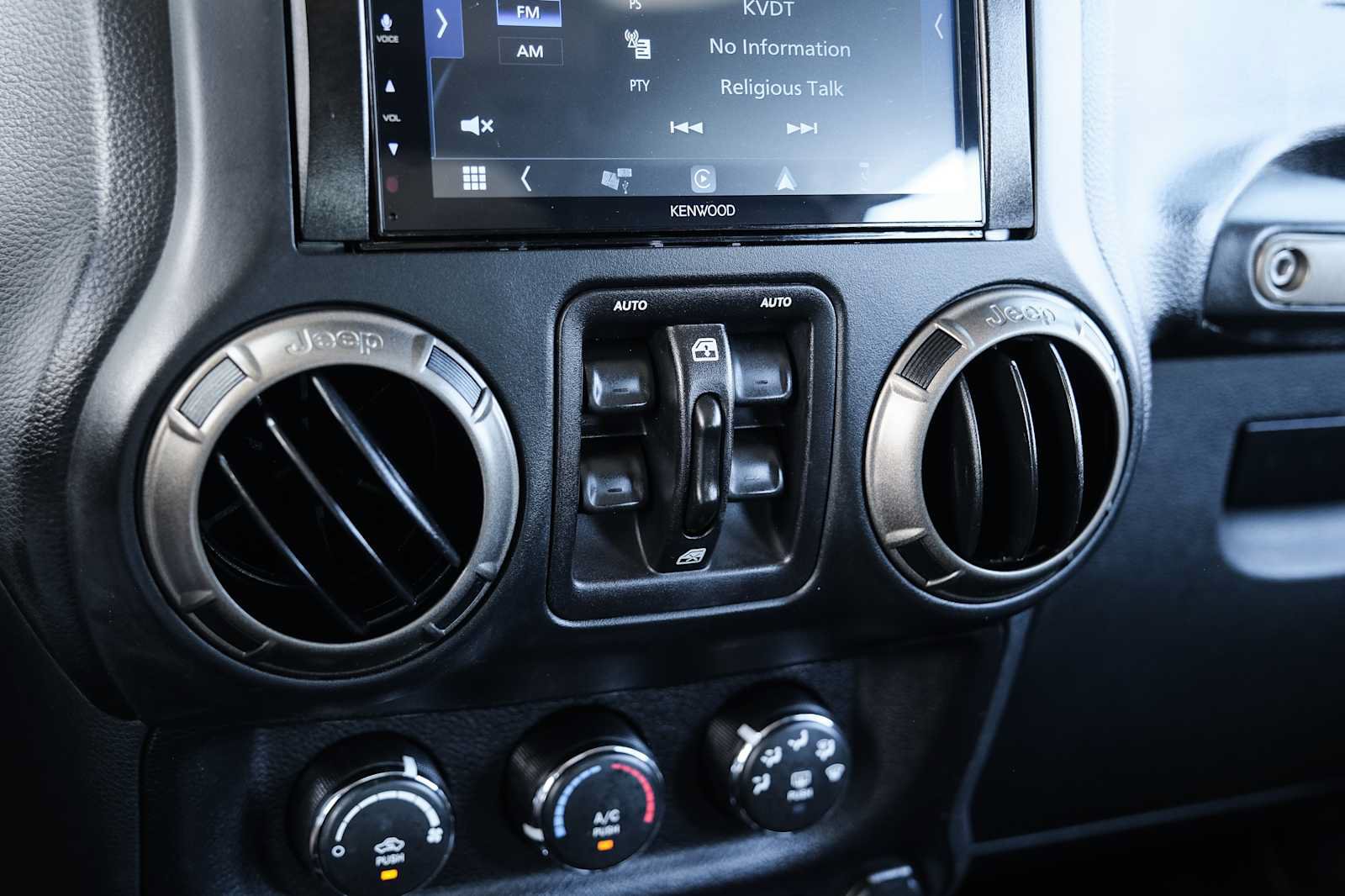 Used 2018 Jeep Wrangler Unlimited Sport AWD/4WD image 32
