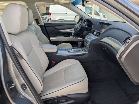 Used 2018 INFINITI Q70 L 3.7 image 21