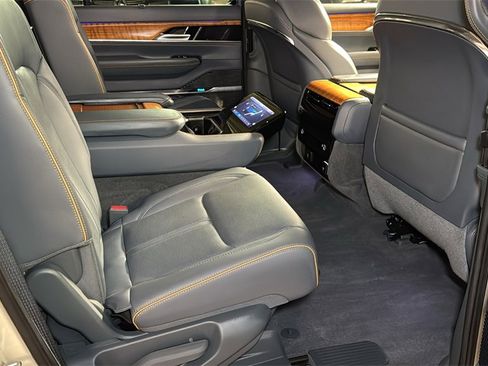 Used 2022 Jeep Grand Wagoneer Series II image 13