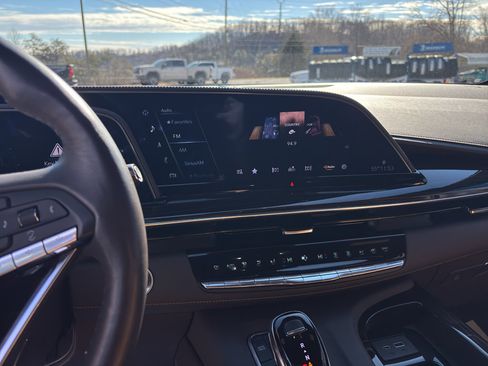 Used 2022 Cadillac Escalade Premium Luxury w/ Performance Package image 13