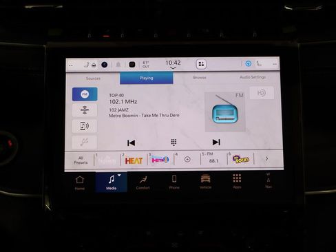 New 2025 Jeep Grand Cherokee L Limited image 30