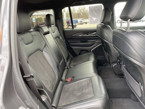 Used 2022 Jeep Grand Cherokee Altitude AWD/4WD image 33