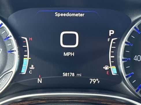 Used 2022 Chrysler Pacifica Limited image 24