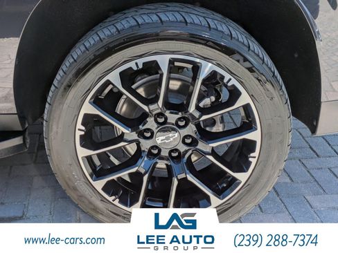 Used 2023 Chevrolet Suburban LT AWD/4WD image 9
