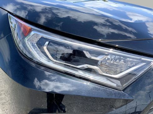 Used 2021 Toyota RAV4 XLE w/ XLE Grade Weather Package AWD/4WD image 27